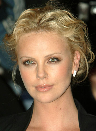 Fryzury gwiazd - Charlize Theron - zdjęcie