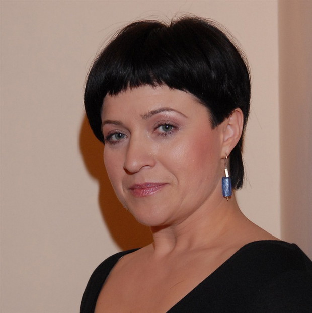 geometryczne cięcie - włosy czarne