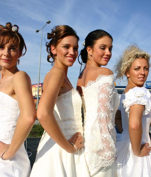 Najnowsze trendy w modzie ślubnej - zdjęcie