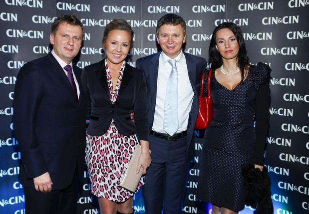 od-lewej-Piotr-Dziarski-Czlonek-Zarzadu-Ambra-S.A.-z-partnerks-Robert-Ogor-Prezes-Zarzsdu-Ambra-S.A-8d85551