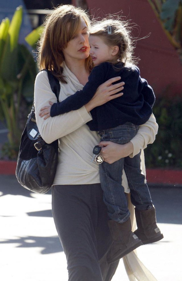 ALLONS1026197Milla-Jovovich-z-corka-Ever-6-4b5847a