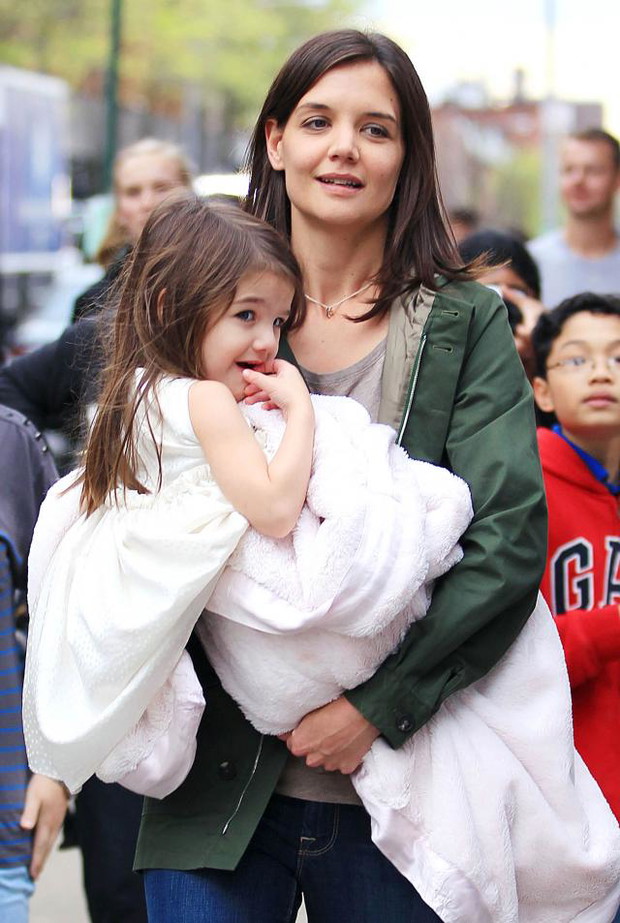 ALLONS856115Katie-Holmes-Suri-Cruise-4-34b7538