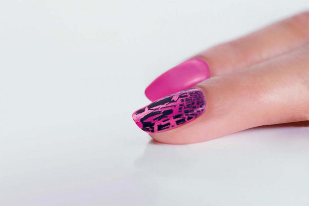 IsaDora-Graffiti-Nails-apply-3-ecb5087