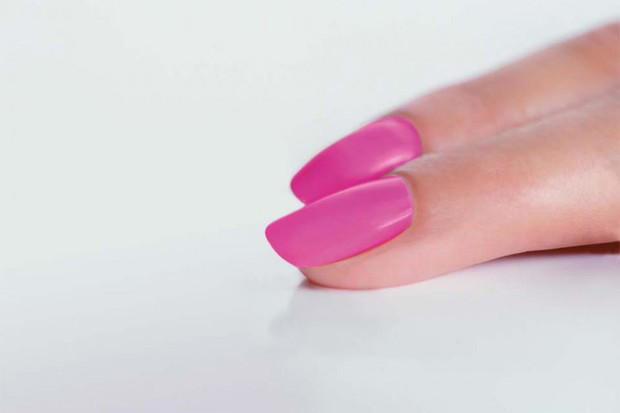 IsaDora-Graffiti-Nails-apply-1-40579d0