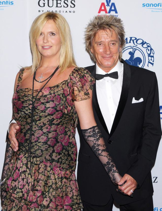 ALLONS999652Rod-Stewart-Penny-Lancaster08-a8501bb