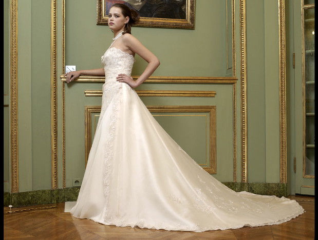 Kolekcja Miss Kelly - suknie ślubne - zdjęcie