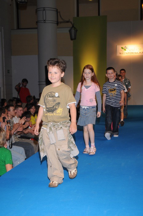 Pokaz mody Gwiazdy Dzieciom - zdjęcie