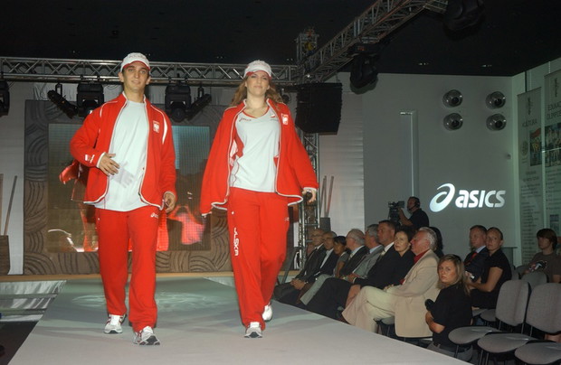 Pokaz strojów olimpijskich Pekin 2008 - zdjęcie
