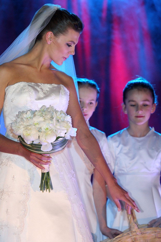 Kompozycje bukietów ślubnych - zdjęcie