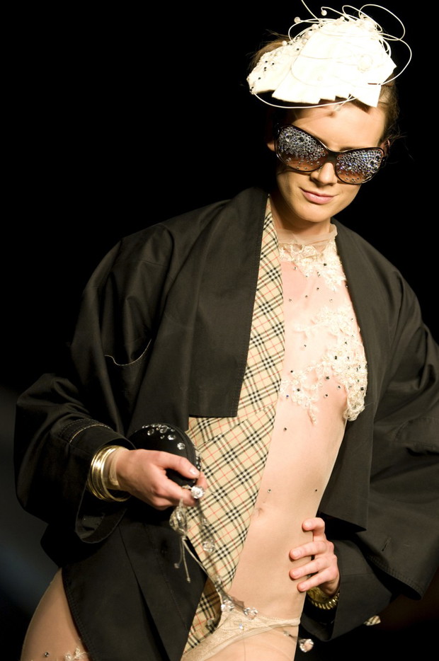 Pokazy młodych projektantów na Fashion Week Poland 2009 - zdjęcie