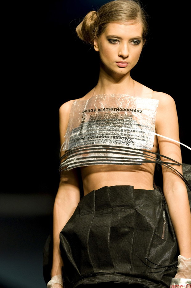 Pokazy młodych projektantów na Fashion Week Poland 2009 - zdjęcie