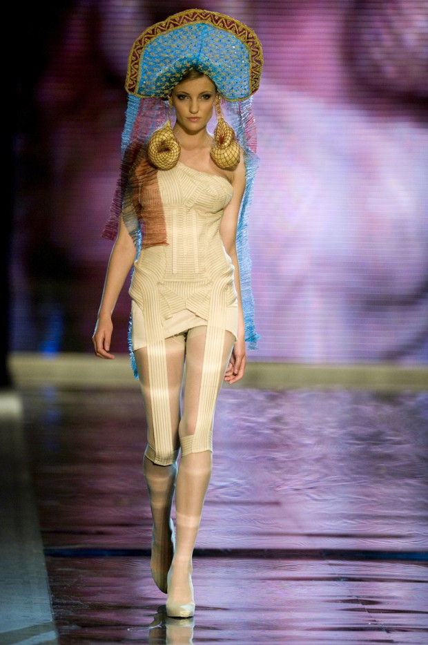 Pokazy młodych projektantów na Fashion Week Poland 2009 - zdjęcie