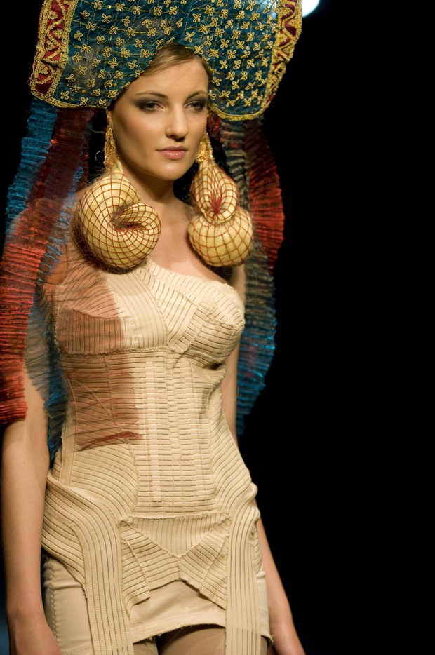 Pokazy młodych projektantów na Fashion Week Poland 2009 - zdjęcie