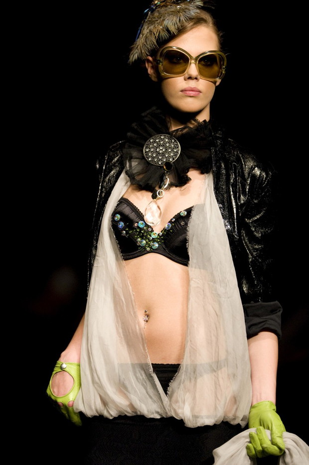Pokazy młodych projektantów na Fashion Week Poland 2009 - zdjęcie