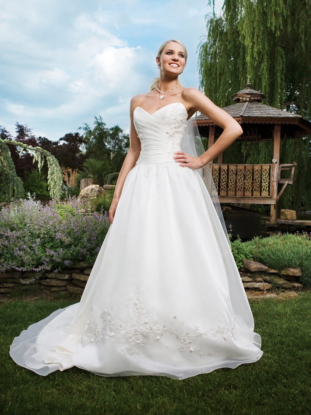 2be Bridal Elizabeth Darcy - suknie ślubne wiosna-lato 2010 - zdjęcie