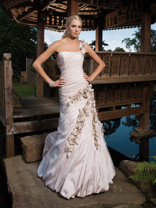 2be Bridal Elizabeth Darcy - suknie ślubne wiosna-lato 2010 - zdjęcie