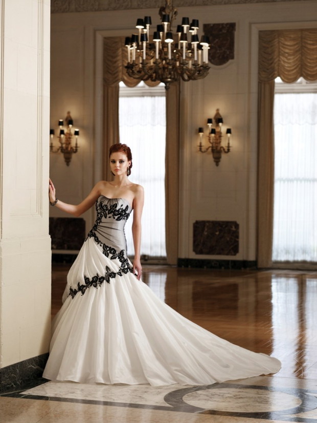Kolekcja sukien ślubnych Sophia Tolli 2010 - zdjęcie