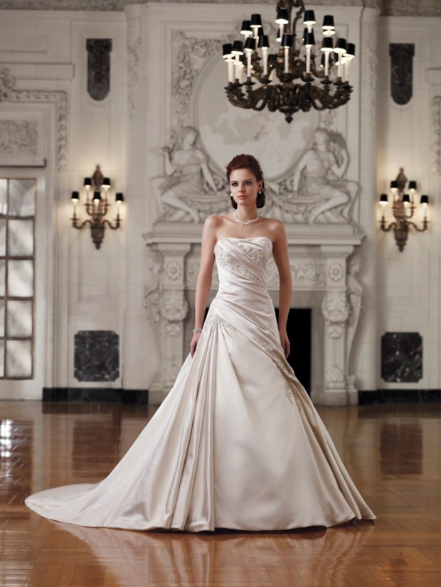 Kolekcja sukien ślubnych Sophia Tolli 2010 - zdjęcie