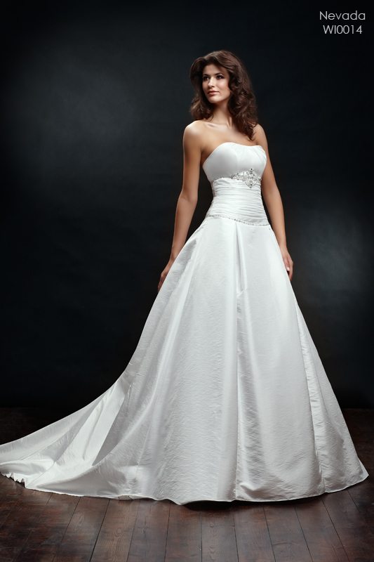 Suknie ślubne Wings Bridal wiosna/lato 2010 - zdjęcie