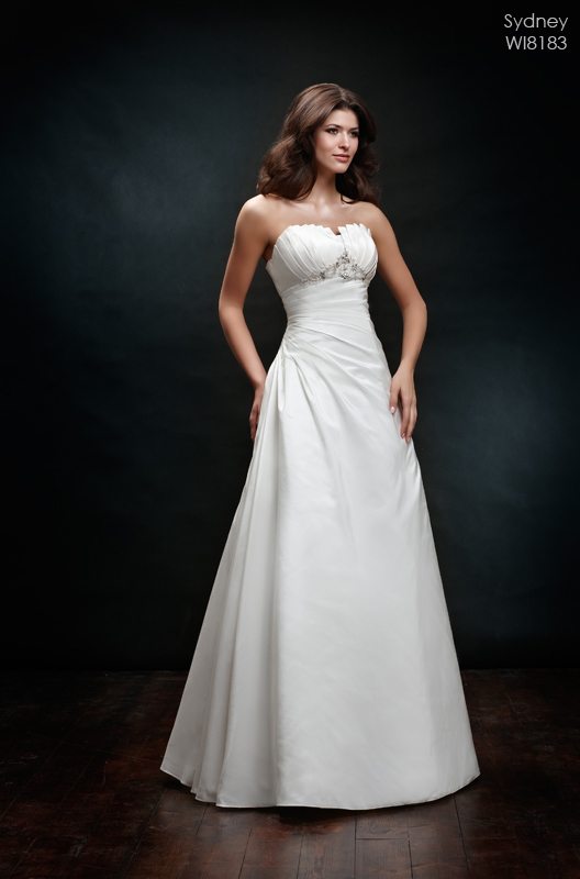 Suknie ślubne Wings Bridal wiosna/lato 2010 - zdjęcie
