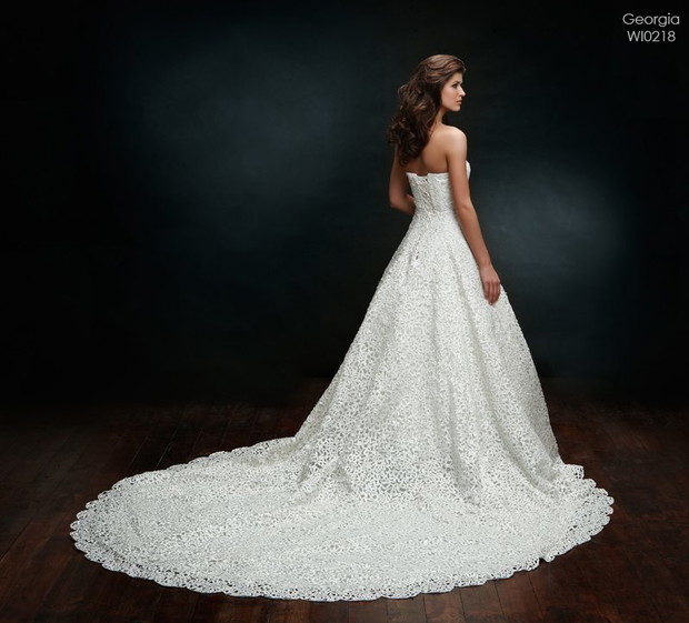 Suknie ślubne Wings Bridal wiosna/lato 2010 - zdjęcie