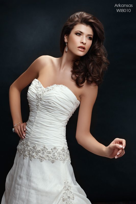 Suknie ślubne Wings Bridal wiosna/lato 2010 - zdjęcie
