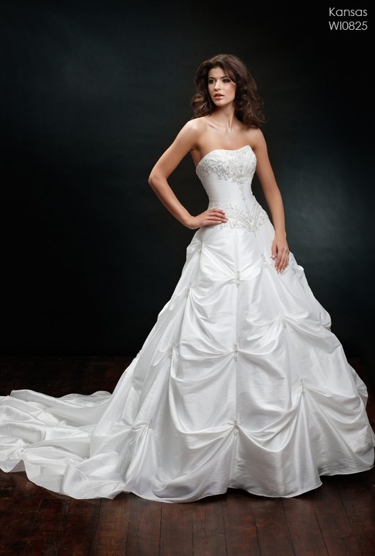 Suknie ślubne Wings Bridal wiosna/lato 2010 - zdjęcie