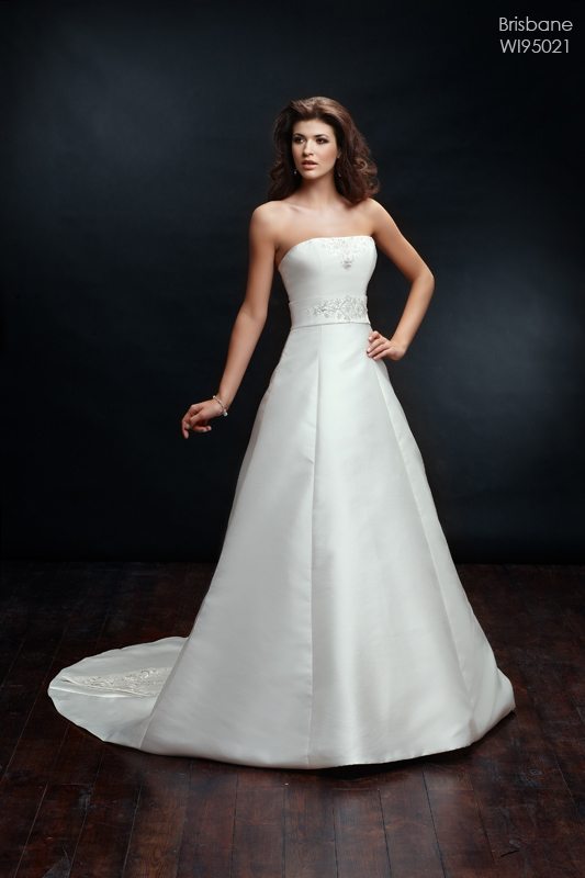 Suknie ślubne Wings Bridal wiosna/lato 2010 - zdjęcie