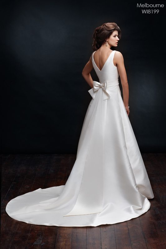 Suknie ślubne Wings Bridal wiosna/lato 2010 - zdjęcie