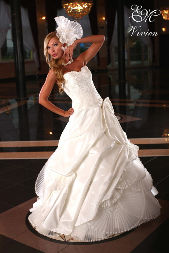 Emmi Mariage - suknie ślubne 2009 - zdjęcie