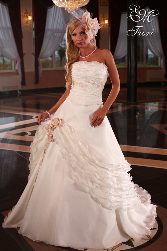 Emmi Mariage - suknie ślubne 2009 - zdjęcie