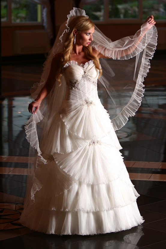 Emmi Mariage - suknie ślubne 2009 - zdjęcie