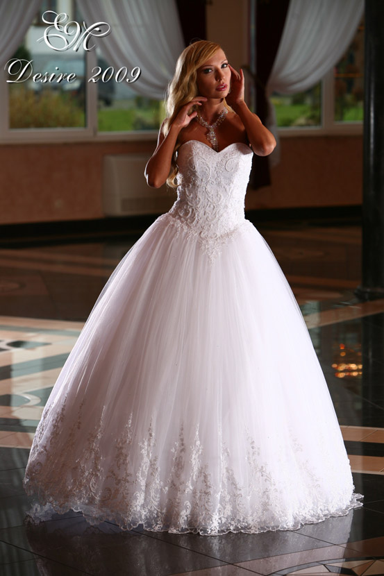 Emmi Mariage - suknie ślubne 2009 - zdjęcie