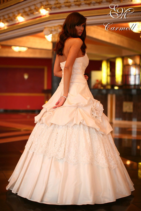 Emmi Mariage - suknie ślubne 2009 - zdjęcie