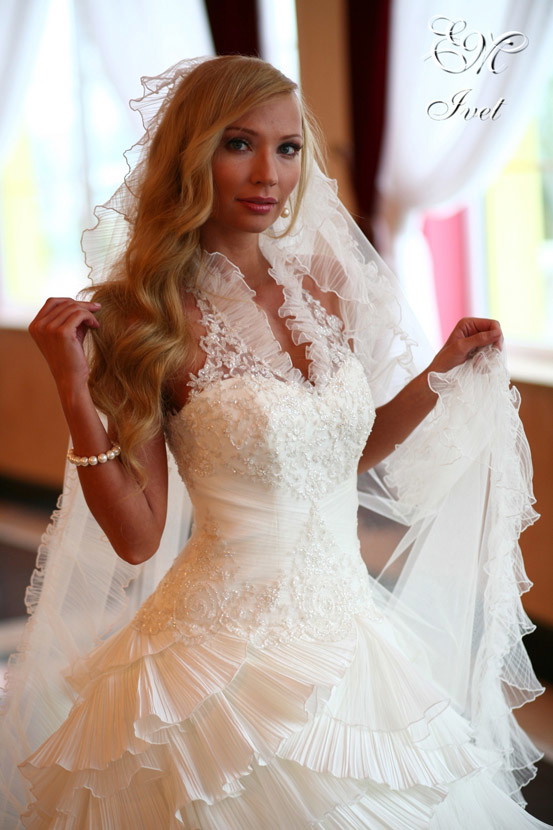 Emmi Mariage - suknie ślubne 2009 - zdjęcie