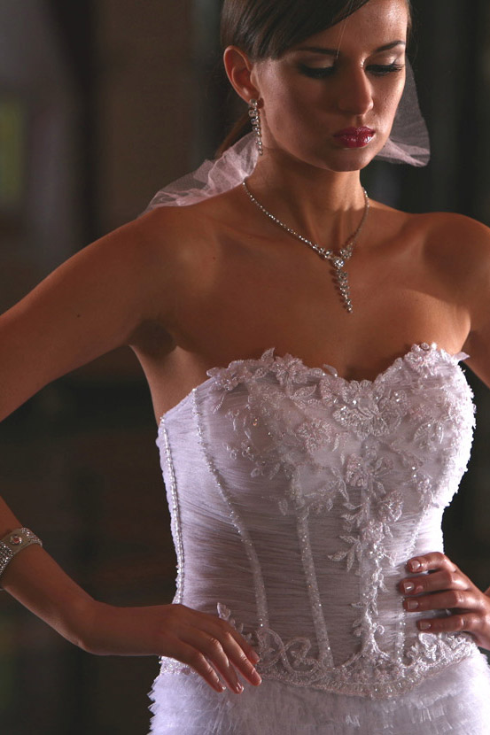 Emmi Mariage - suknie ślubne 2009 - zdjęcie
