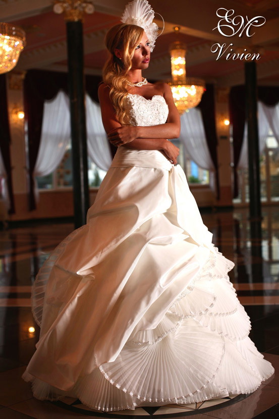 Emmi Mariage - suknie ślubne 2009 - zdjęcie