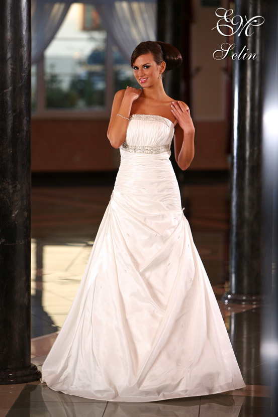 Kolekcja sukien ślubnych Emmi Mariage 2009 - zdjęcie