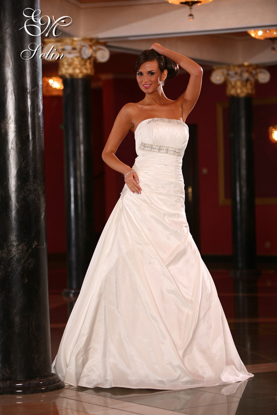Kolekcja sukien ślubnych Emmi Mariage 2009 - zdjęcie