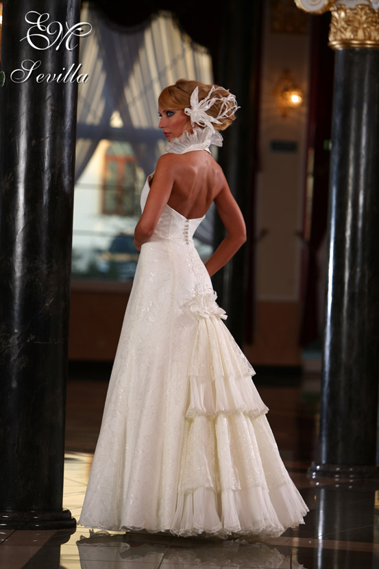 Kolekcja sukien ślubnych Emmi Mariage 2009 - zdjęcie