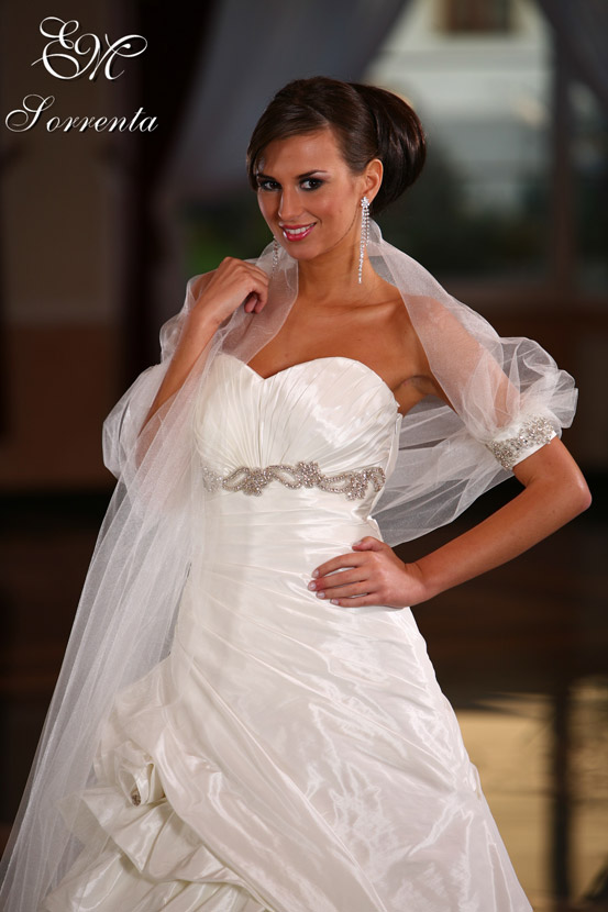 Kolekcja sukien ślubnych Emmi Mariage 2009 - zdjęcie