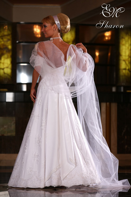 Kolekcja sukien ślubnych Emmi Mariage 2009 - zdjęcie