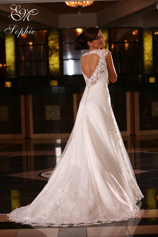 Kolekcja sukien ślubnych Emmi Mariage 2009 - zdjęcie