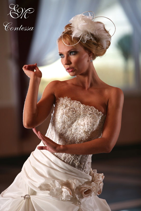 Kolekcja sukien ślubnych Emmi Mariage 2009 - zdjęcie