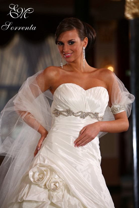 Kolekcja sukien ślubnych Emmi Mariage 2009 - zdjęcie
