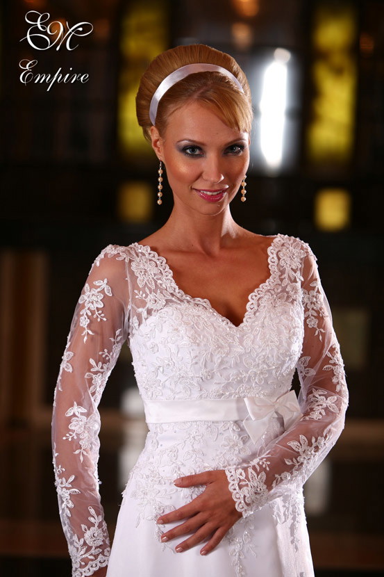 Kolekcja sukien ślubnych Emmi Mariage 2009 - zdjęcie