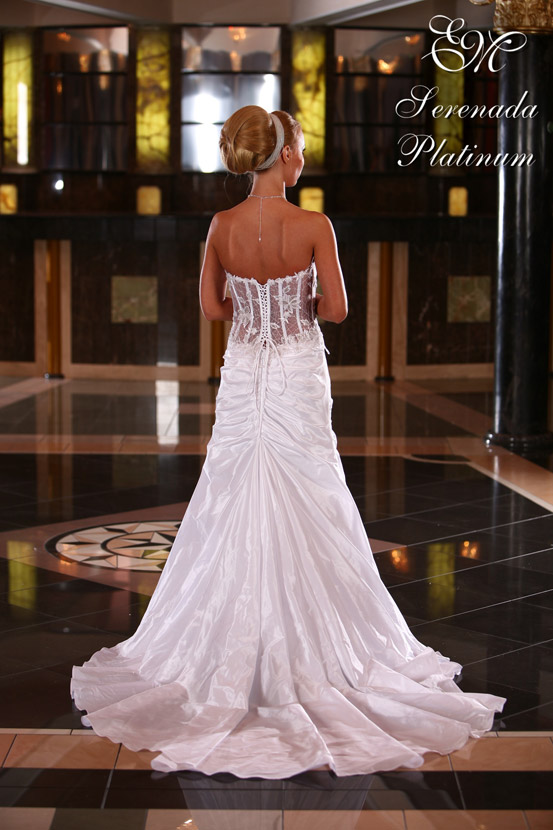 Suknie ślubne Emmi Mariage 2009 - zdjęcie