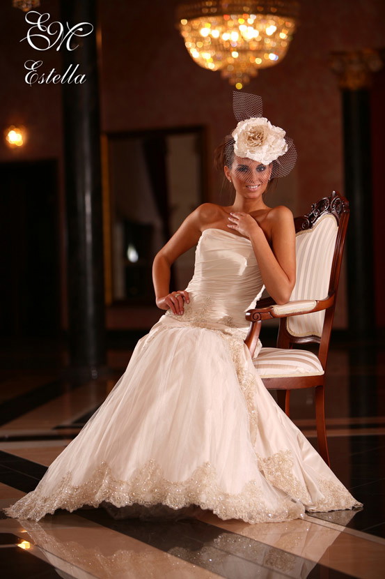 Suknie ślubne Emmi Mariage 2009 - zdjęcie