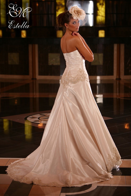 Suknie ślubne Emmi Mariage 2009 - zdjęcie