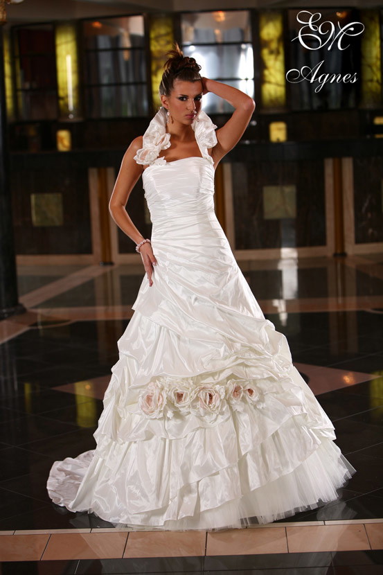 Suknie ślubne Emmi Mariage 2009 - zdjęcie